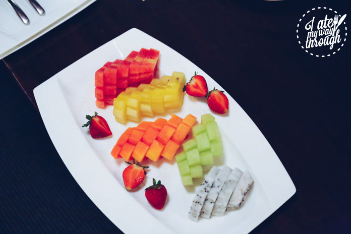 Fresh fruit platter as part of the Bebek Betutu set