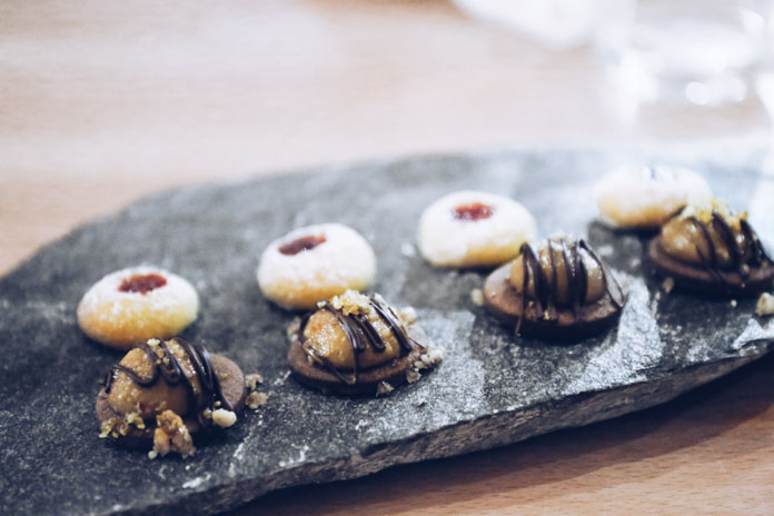 Petit fours